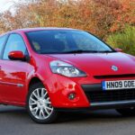 How to Replace the Headlight Bulbs on a Renault Clio Mk3 💡